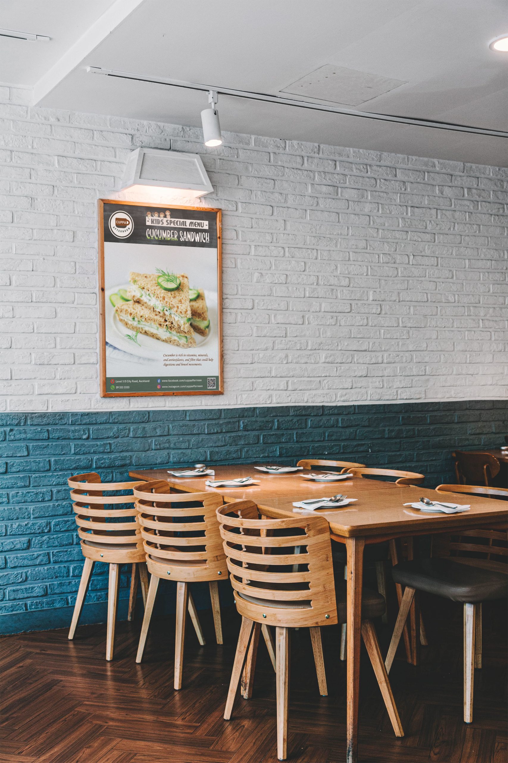 Mockup Poster in Restaurant